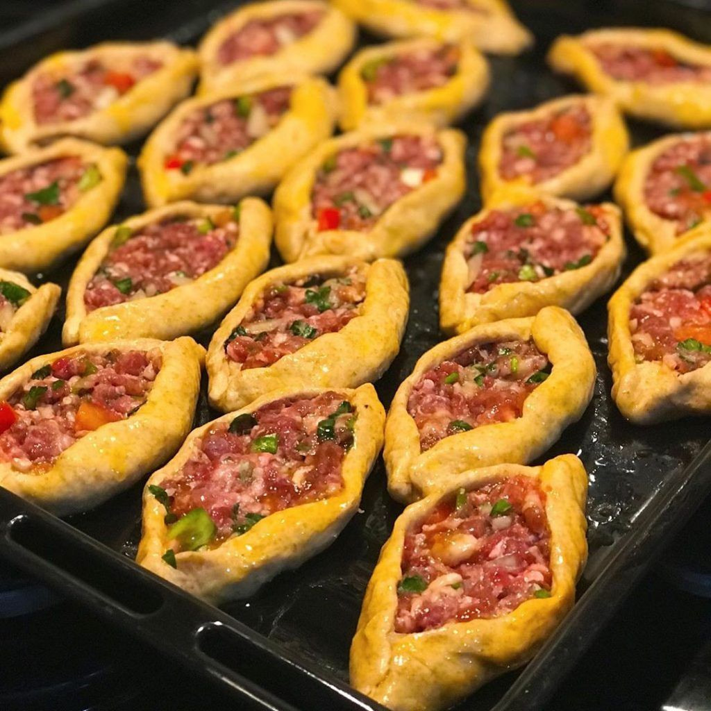 Kıymalı mini pide.