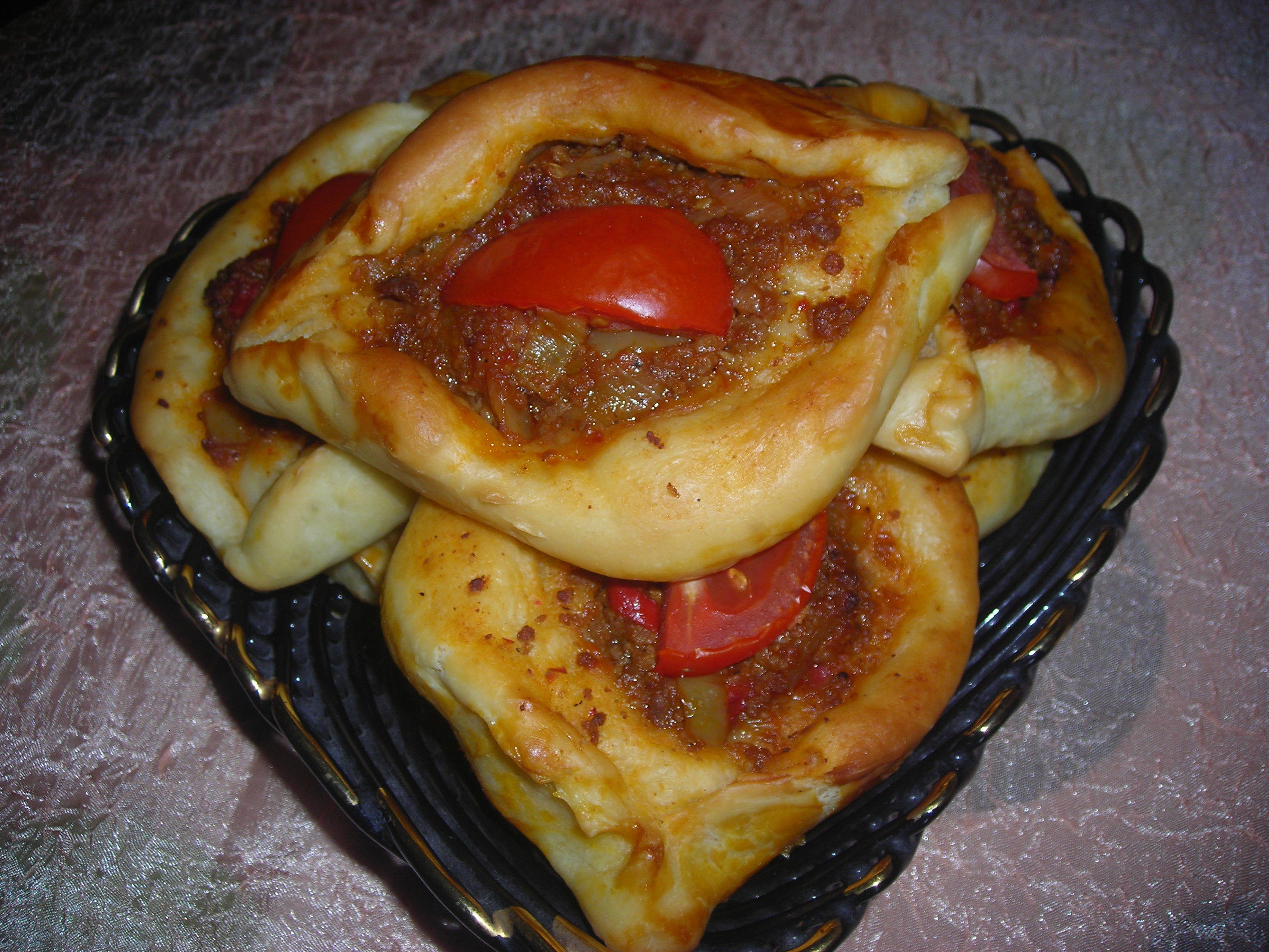 Kıymalı mini pide.