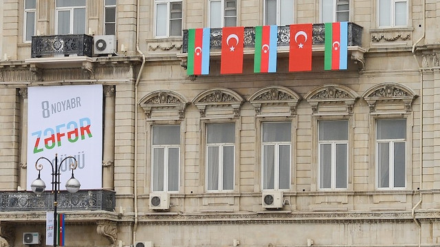 Bakü sokakları Türk ve Azerbaycan bayrakları ile süslendi