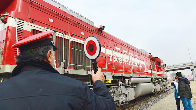 Türkiye-Çin parkurunda Erzincan-Erzurum-Kars güzergahını izleyerek dün akşam saatlerinde Kars Garı'na ulaşan tren, Gürcistan'ın Ahılkelek kentine uğurlandı. 