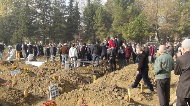 Bir ay içinde aynı aileden dört kişi koronaya yenildi.