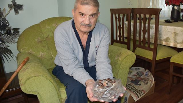 Rıdvan Şirin'e, internetten siparişini verdiği ceviz yerine çürümüş kestane ve çakıl taşı gönderildi.