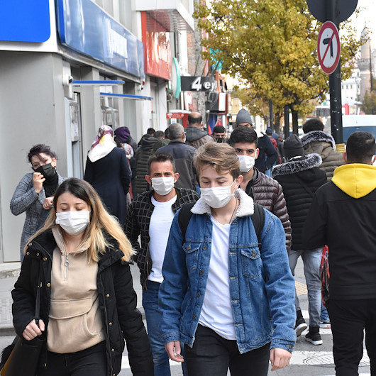 Sokağa çıkma kısıtlamasını ihlal ve maske takmama cezaları yeniden yapılandırılmayacak