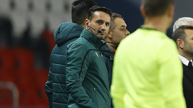 PSG-Başakşehir maçıına 4. hakemin ırkçı davranışları damga vurdu.
