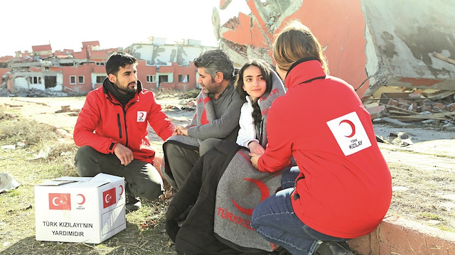  Türk Kızılay gönüllüleri maddi ve manevi yardımların yanı sıra kan bağışı yoluyla iyilik yapmanın birçok yolunu deniyorlar.