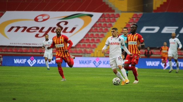 Kayserispor-Trabzonspor karşılaşmasından bir kare