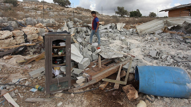 İşgalci İsrail Kudüs'te Filistinli ailelere evlerini kendi elleriyle yıktırdı