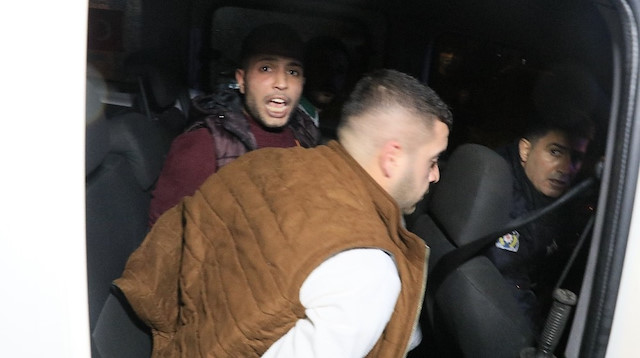 Alınan bilgiye göre, Seyhan Devriye ekipleri Bülent Angın Bulvarı’nda 35 DY 424 plakalı otomobile ‘dur’ ihtarında bulundu.