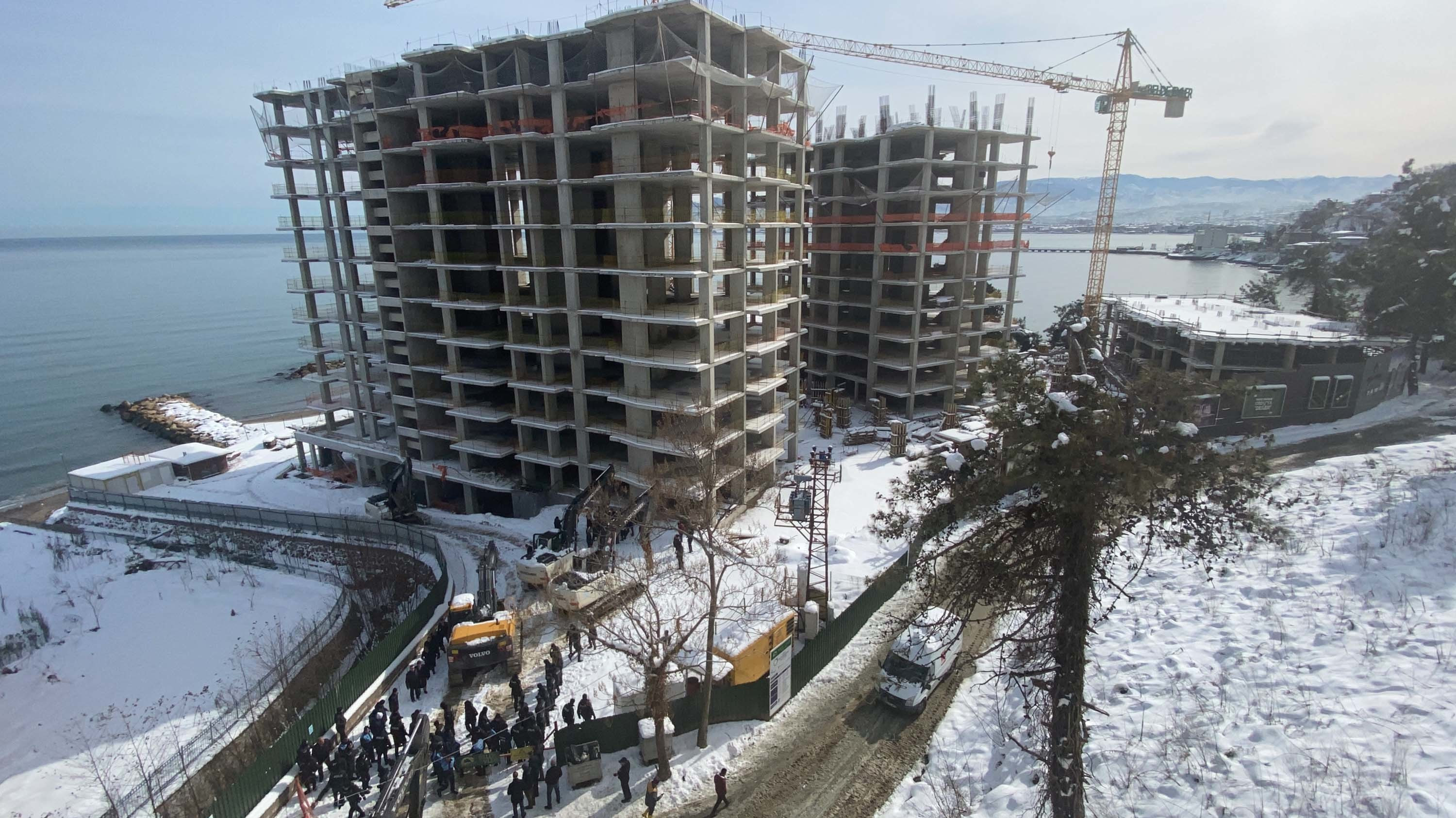 Ordu Büyükşehir Belediye Meclisi, 18 Temmuz 2019 tarihinde gerçekleştirdiği toplantıda gökdelen inşaatının durdurulmasına karar verdi.