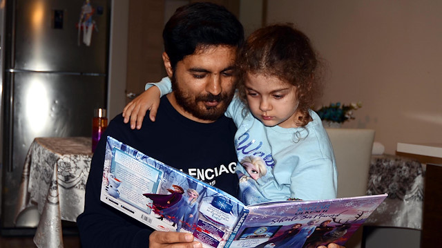 Aytaç Atasoy ve 6,5 yaşındaki kızı Amira Doğa Atasoy.