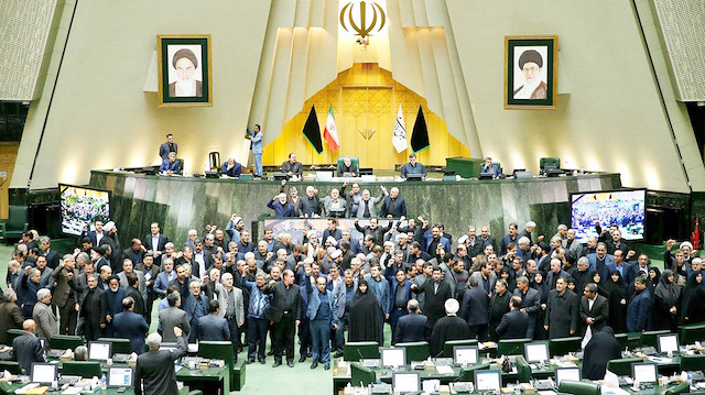 İran Meclisi'nde toplam 286 milletvekili bulunuyor.