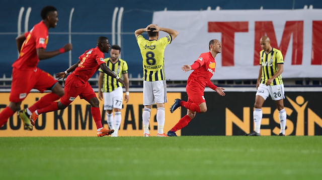 Yeni Malatyasporlu futbolcuların gol sevinci, Fenerbahçelilerin ise üzüntüsü böyle görüntülendi.