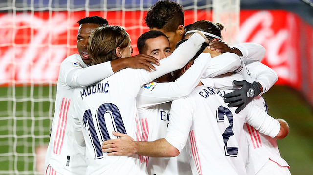 Real Madridli futbolcular gollerde büyük sevinç yaşadı.