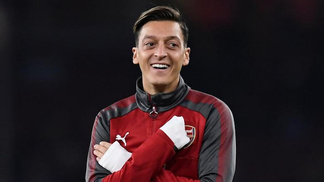 Mesut Özil, Arsenal'da kadro dışı bırakılmıştı.