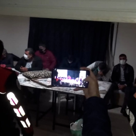 Osmaniyede kumarhaneye çevrilen ofise baskın: 17 kişiye 70 bin TL ceza kesildi