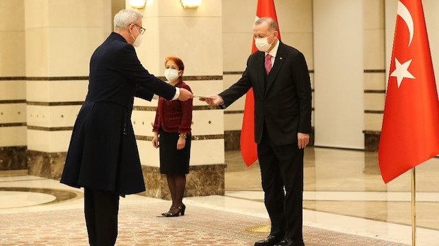 Erdoğan, Letonya Büyükelçisi Peteris Vaivars’i kabul etti.