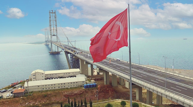 İzmir Otoyolu ve Osmangazi Köprüsü’nde temmuz-ekim ayları ortalamasına ait otoyol ve köprü geçiş sayıları verilen garanti sayılarının üzerinde gerçekleşti.