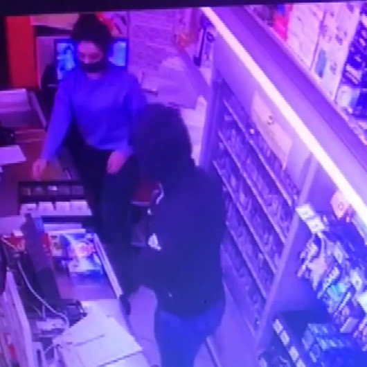 Avcılarda silahlı market soygununun görüntüleri ortaya çıktı