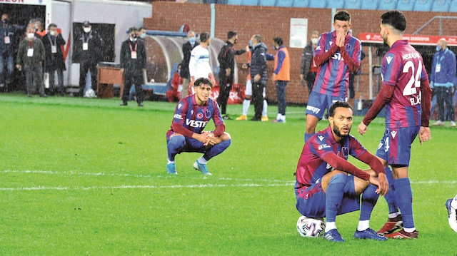 Trabzonspor adına Marlon, Flavio ve Baker topu filelere gönderirken, Abdulkadir Parmak ve Hugo ise kaçırdı.