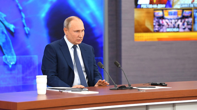Putin, gazetecilerin sorularını yanıtladı.