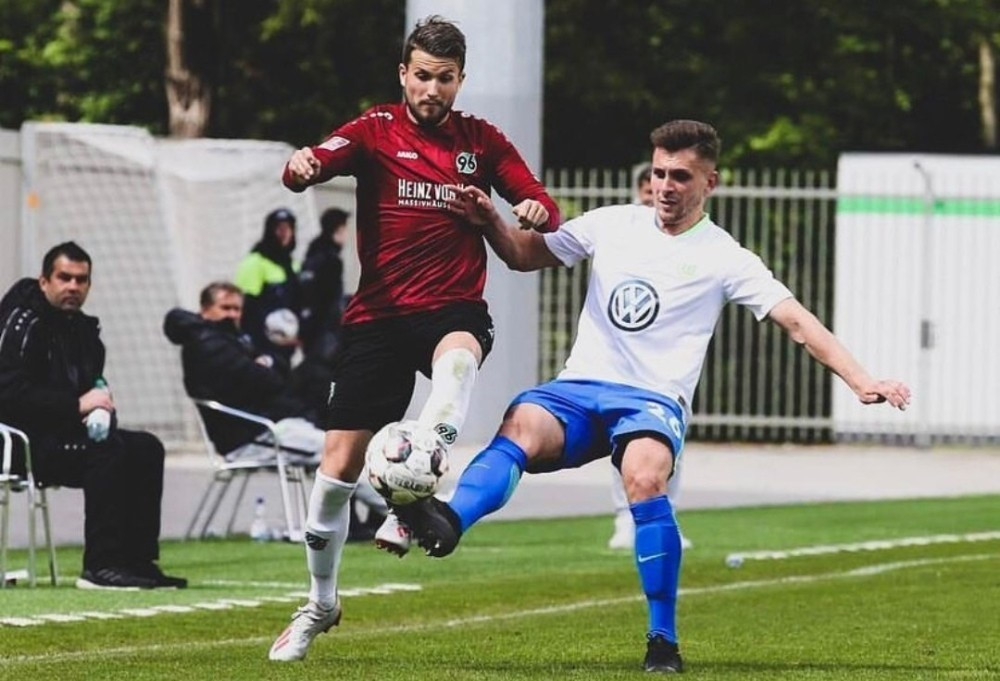 Stefandl, Almanya U15, U16 ve U17 takımlarının formalarını giydi.