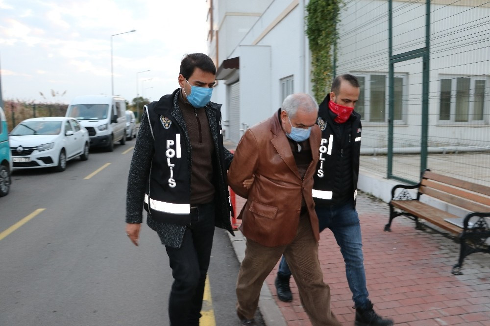 Gözaltına alınan zanlılar sağlık kontrolünden geçirilmek üzere Adana Adli Tıp Kurumu’na getirilmeye başlandı.