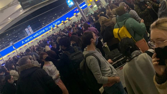 Uçuşlar durdu kaos başladı: İngiltere'deki havaalanlarında büyük panik
