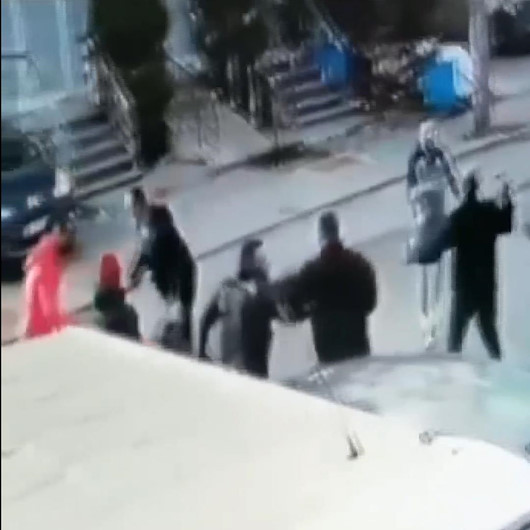 Tamirhanede levye ve sopalı kavga görüntüleri kameralara yansıdı