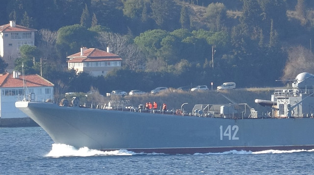 Rus donanmasına ait 142 borda numaralı ’Novocherkassk’ adlı savaş gemisinin Çanakkale Boğazı’ndan geçt.