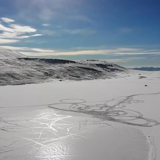 Kayseride donan göletin drone görüntüleri görsel şölen sundu