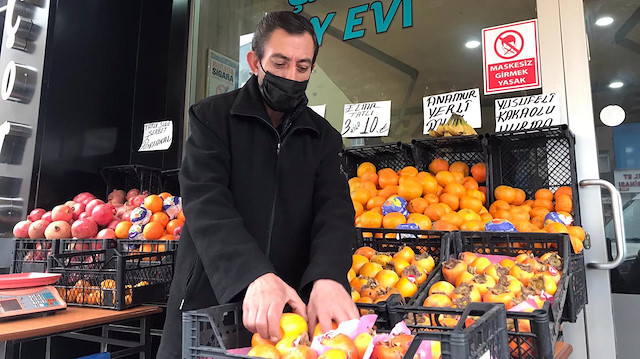 Bozdemir, pandemi nedeniyle kahvehaneler kapatılınca iş yerini manava çevirdi. 