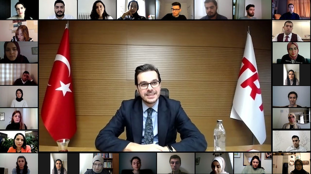 TRT Yönetim Kurulu Başkanı ve Genel Müdürü İbrahim Eren, video konferans yöntemiyle gençlerle bir araya geldi.