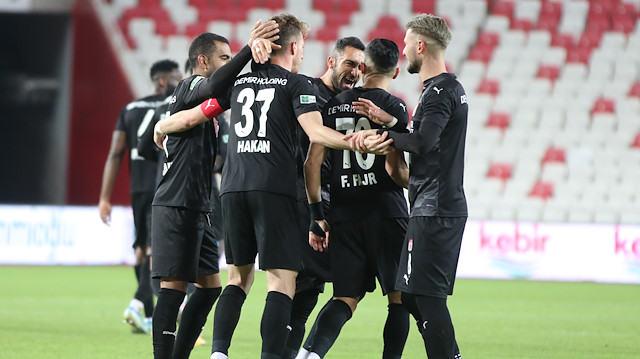 Sivassporlu futbolcuların gol sevinci.