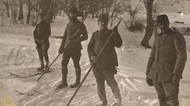 الدفاع التركية تنشر صور جنود في معركة "صاري قامش" 1915