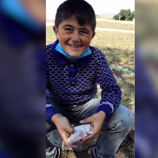 Taklacı kuşlarını satan Hakanın öğretmeniyle diyaloğu izlenme rekorları kırıyor