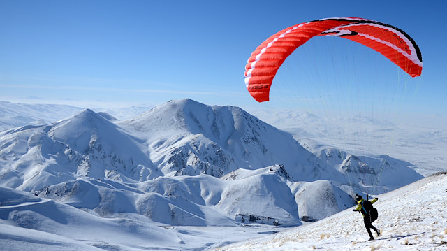 Paragliding at Palandoken Ski Resort in Erzurum

