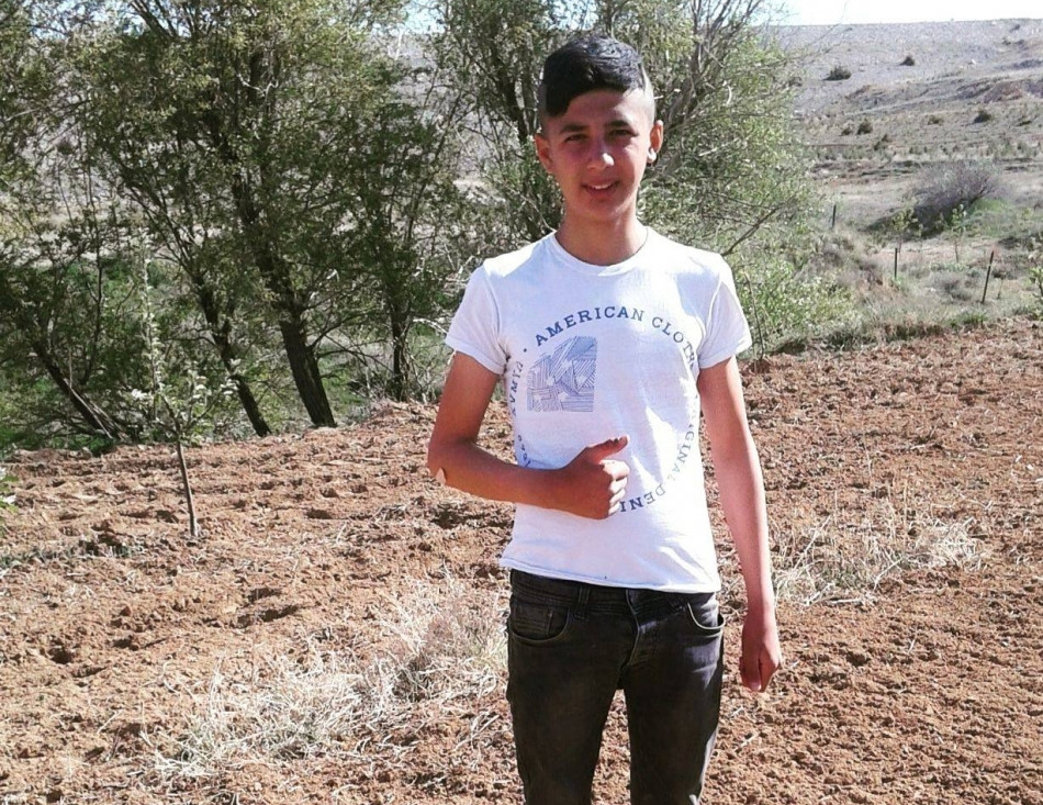 Sırtından 3 bıçak darbesi alan ve kanlar içinde kalan Ahmet Çınar yaşamını yitirdi.