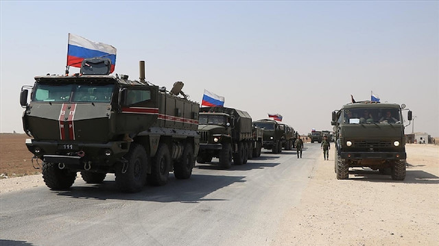 Rusya yüzlerce asker ve araçla Suriye'nin kuzeydoğusuna askeri yığınak yapıyor.