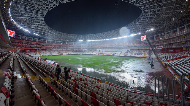 Antalyaspor-Hatayspor maçı yoğun yağmur nedeniyle ertelendi