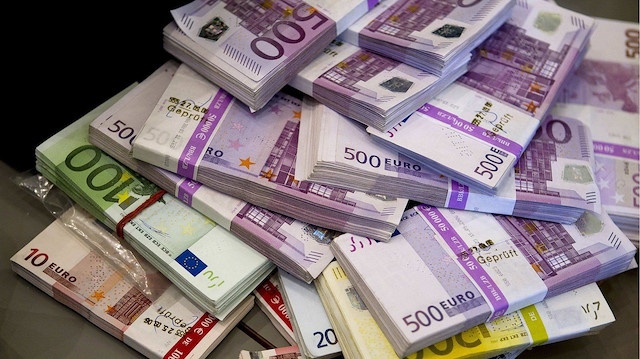 Euro 20 Kasım'dan bu yana ilk kez 9 liranın altına geriledi
