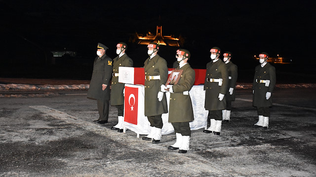 Hakkari'de çığ düşmesi sonucu şehit olan asker törenle memleketine uğurlandı.

