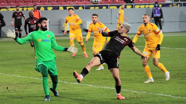 İsmail Çipe, Gençlerbirliği maçında kalesinde 3 gol gördü. 