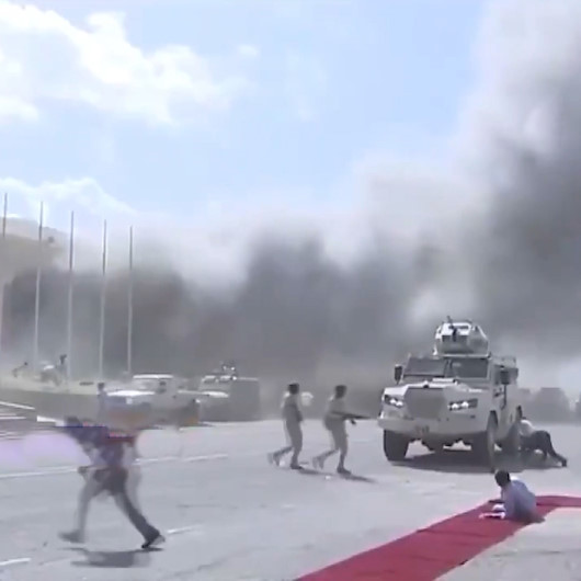Yemende bakanları taşıyan uçak aprona geldiği sırada patlama oldu