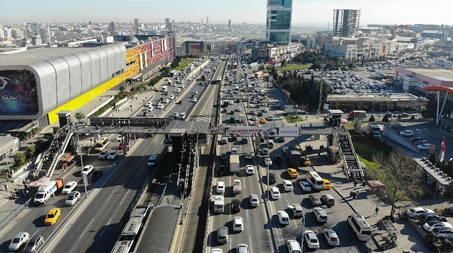Kısıtlama öncesi İstanbul'da trafik oluştu.