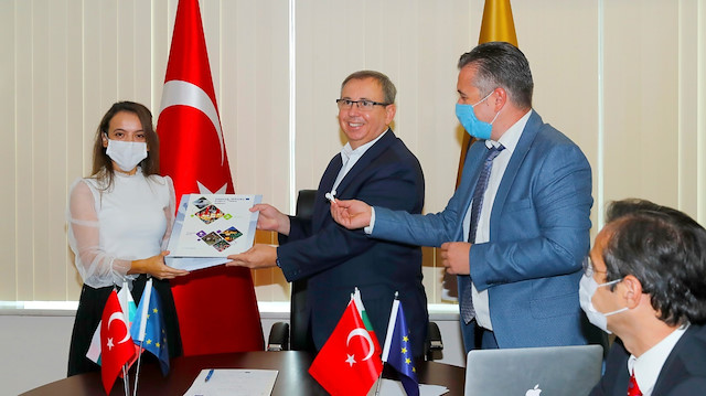 Projenin imza töreni Türk ve Bulgar yetkililerin katılımıyla çevrimiçi olarak gerçekleşti. 