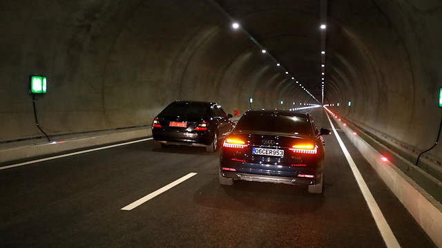 Salarha Tüneli'nin 2 bin 977 metre uzunluğundaki ilk tüpü hizmete açıldı.