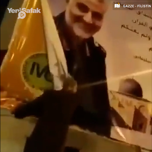 Gazzeye asılan Kasım Süleymani posteri Filistinlilerce indirildi