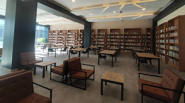 Türkiye'nin 6'ncı AVM kütüphanesi Sultangazi'de açıldı