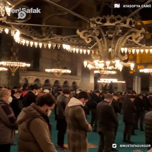 Ayasofya Camiinde 2020nin son sabah namazı kılındı
