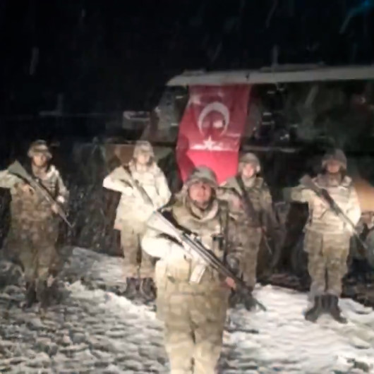 Yeni yıla görevi başında giren kahraman Mehmetçik ve personellerimizden mesaj var